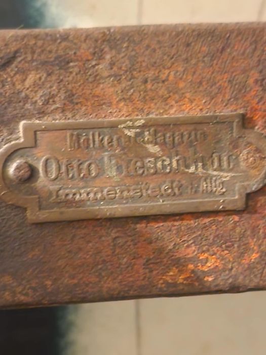 Голям стар кантар с топузи