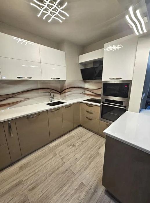 Дава се под наем Тристаен апартамент в Пловдив, Младежки Хълм - 115 кв.м за 850 € - Снимка #2