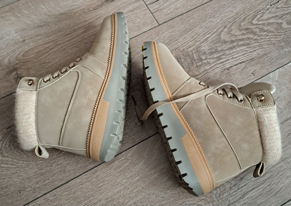 Нови дамски боти бежово