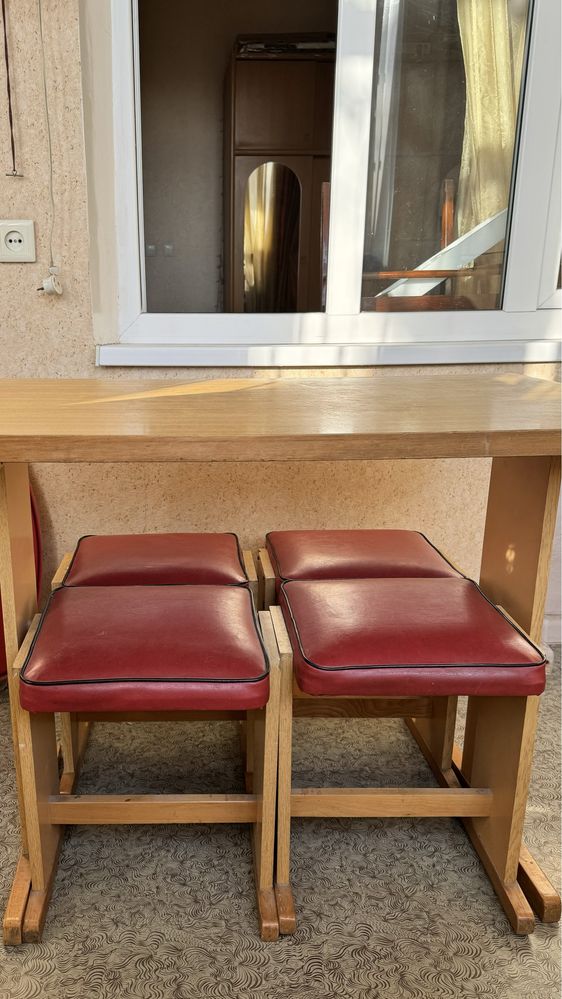 Комплект обеденный стол и 4 стула