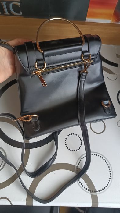 Vând ghiozdanel nou