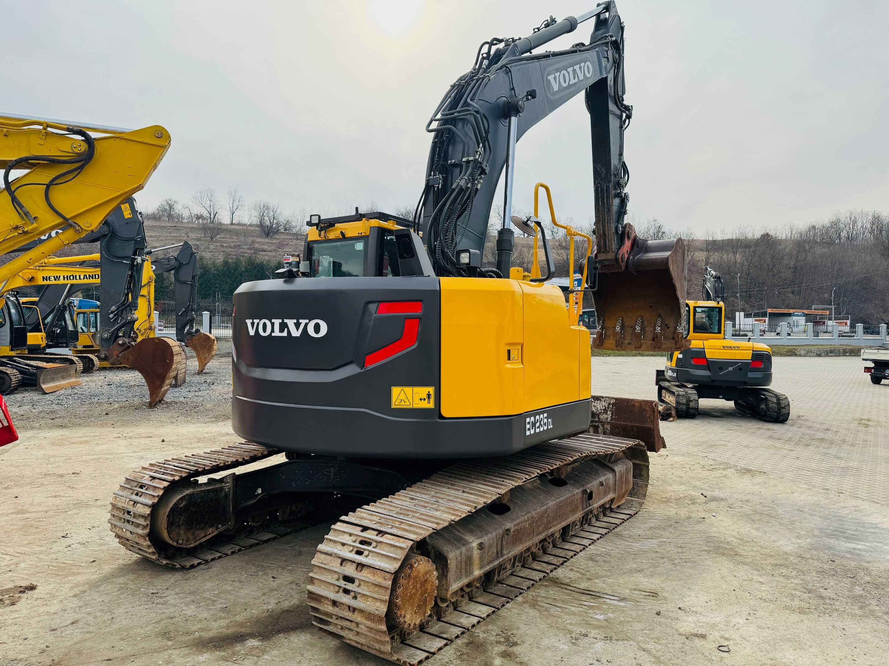 Excavator senile cu lama Volvo ECR 235 DL, an 2014, 28 tone, cupa 1.5m