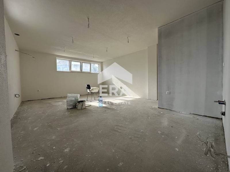 Партерен офис със самостоятелен вход за продажба, в новопостроена сгра