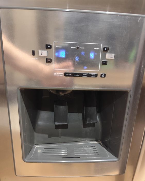 Хладилник Whirpool side by side