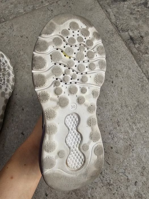 Продавам детски маратонки GEOX