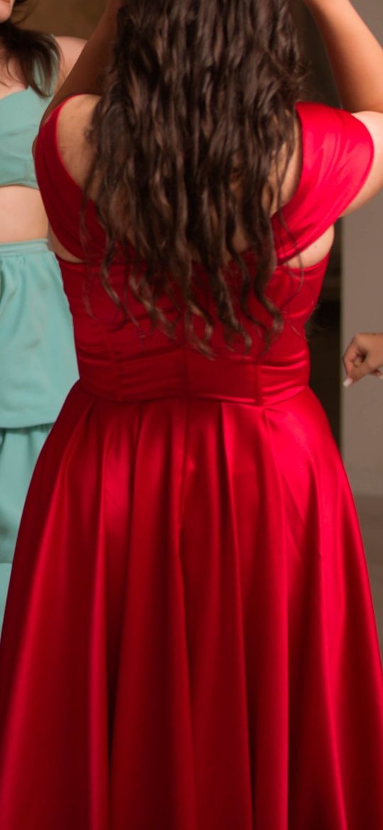 Rochie de bal rosie
