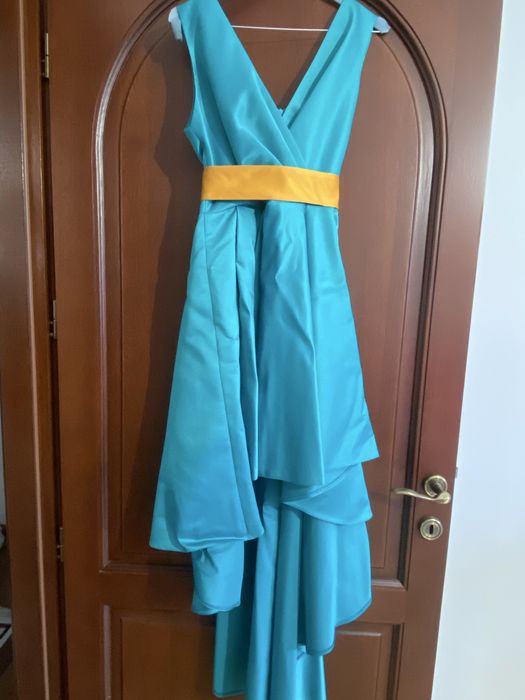 Rochie. Scurta in fata cu trena in spate. Marime38