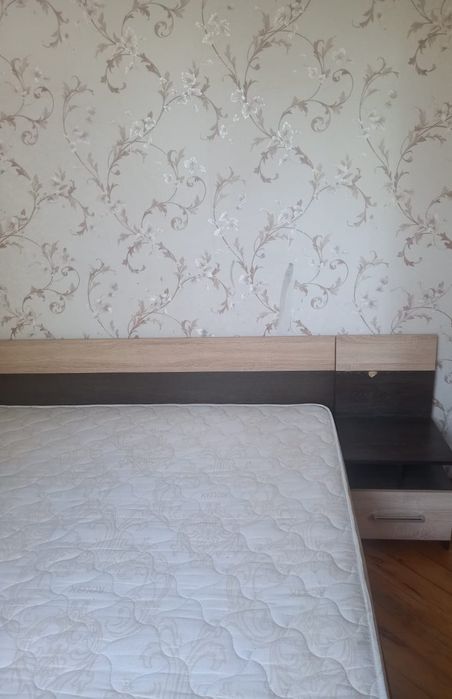 2 х Спальняя кровать  с матрасом и 2 прикроватные тумпочки