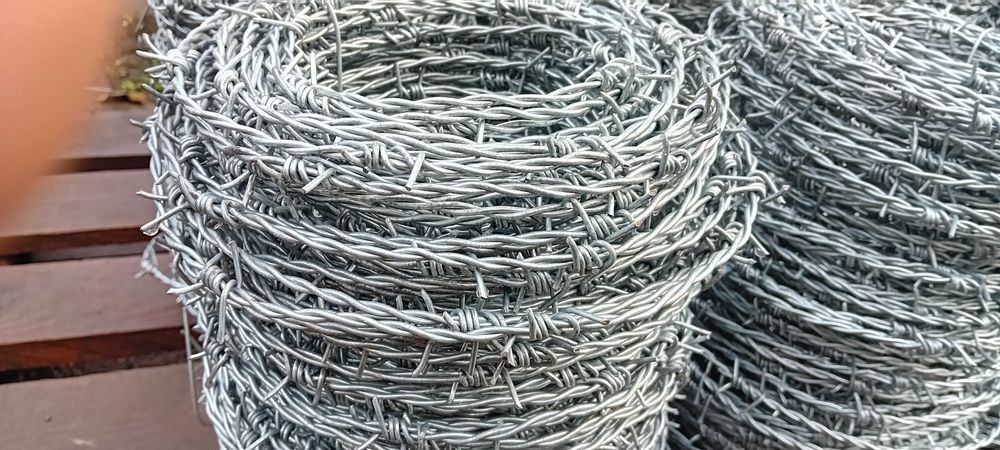 Sârmă ghimpată...