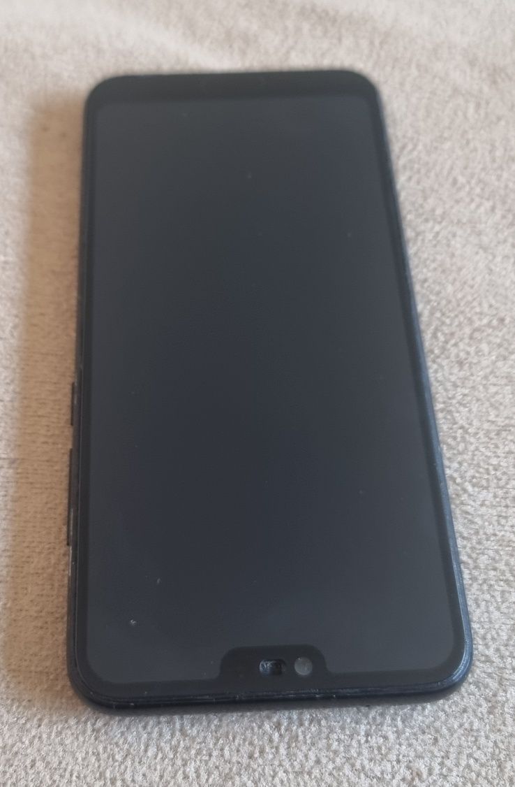 Honor 10  5.84 inch, 64 ROM, 4GB Ram