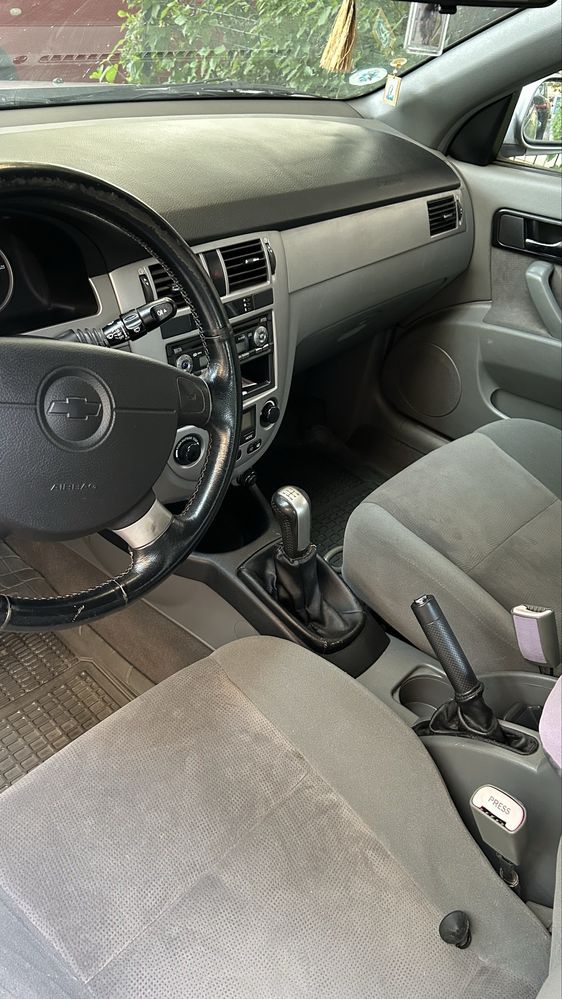 Chevrolet Lacetti.