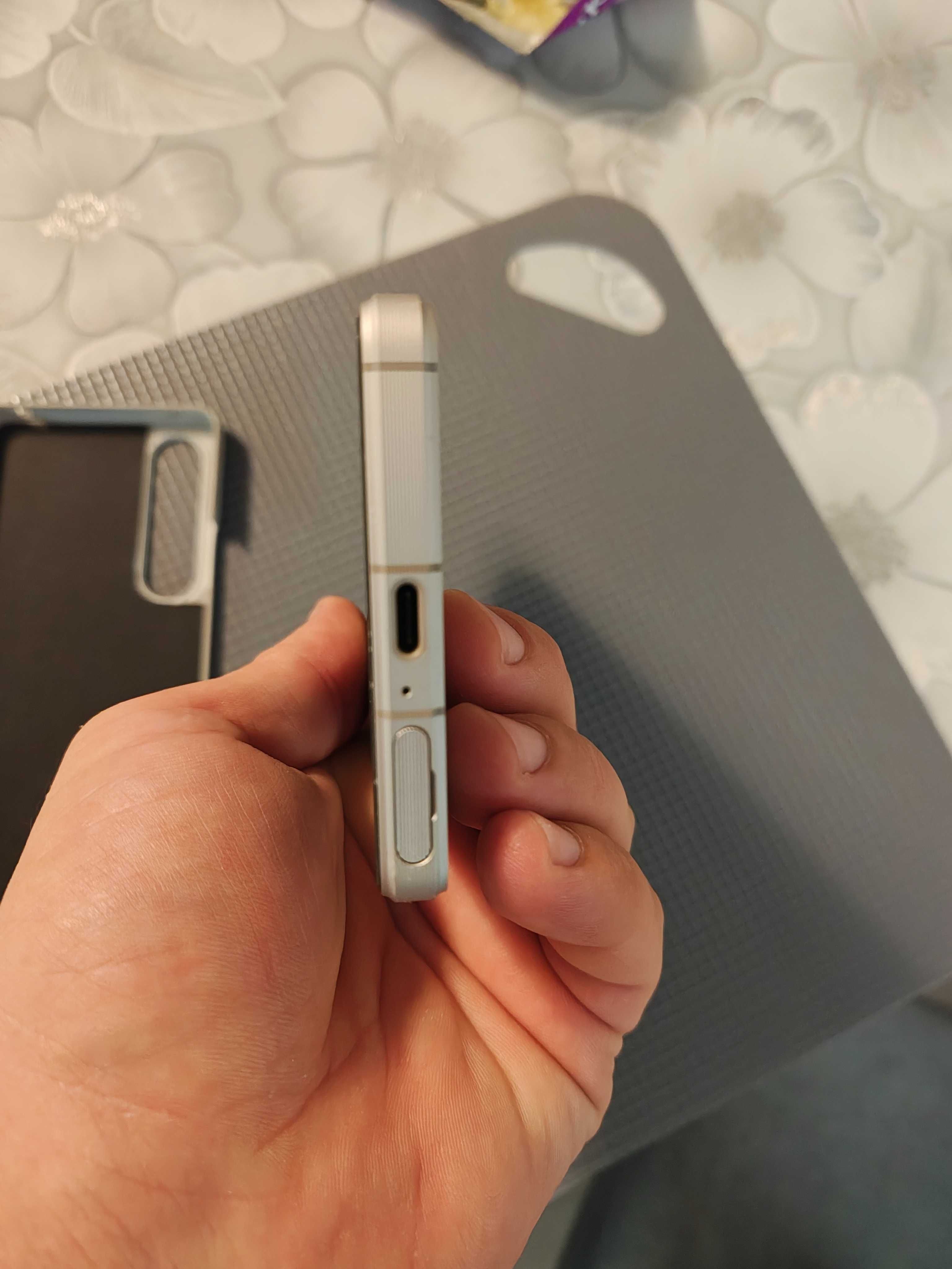 Sony Xperia 1 VI Silver , без следи от употреба.
