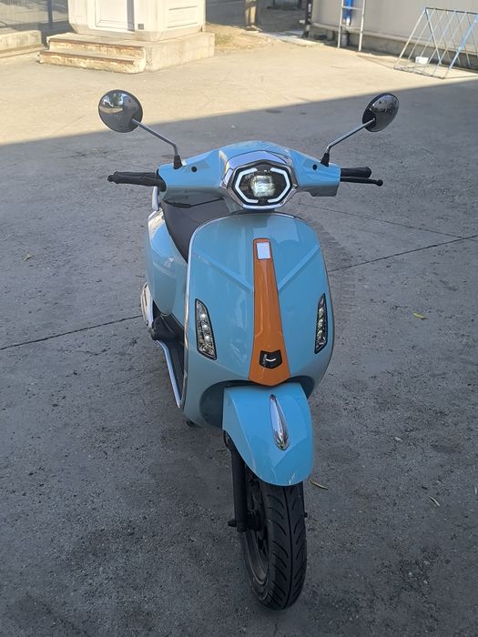 Vand scuter nou 50cc 1500km in garantie