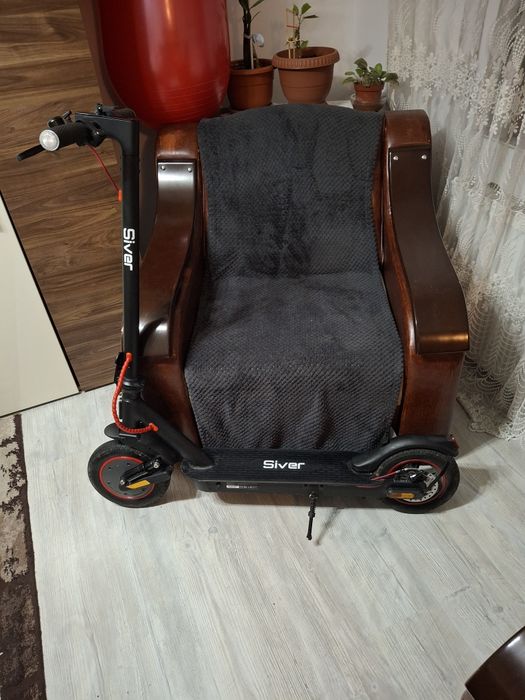 Vând trotineta electrica