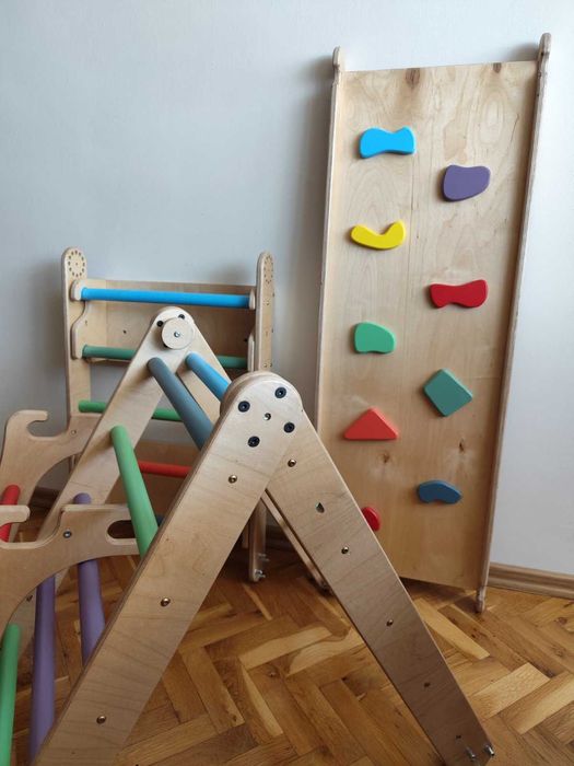 Модул на Пиклер, съвместим с Montessori шведска стена
