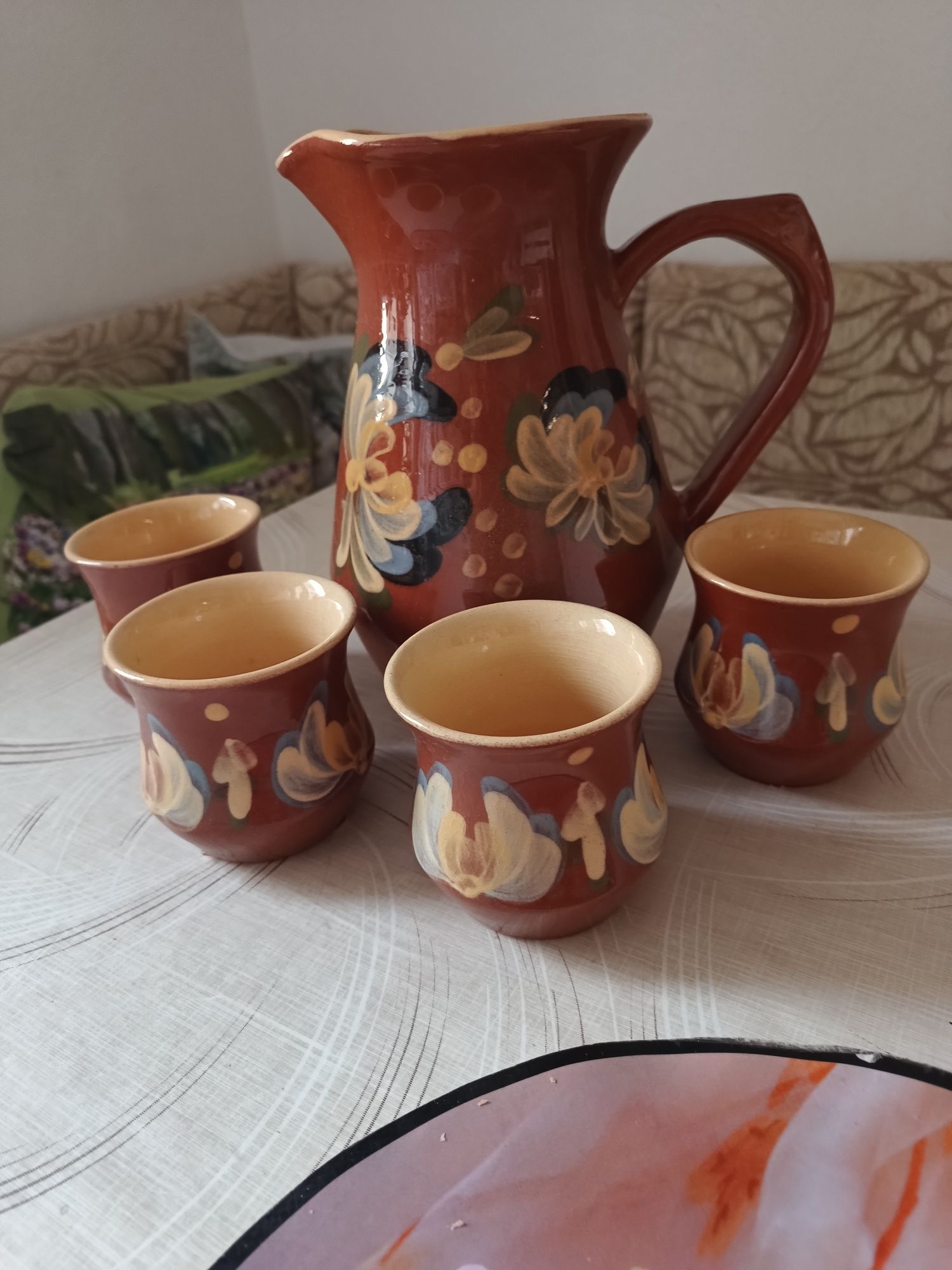 Керамична кана с 4 чаши и 3 други кани.