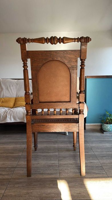 Vând scaun/tron model deosebit