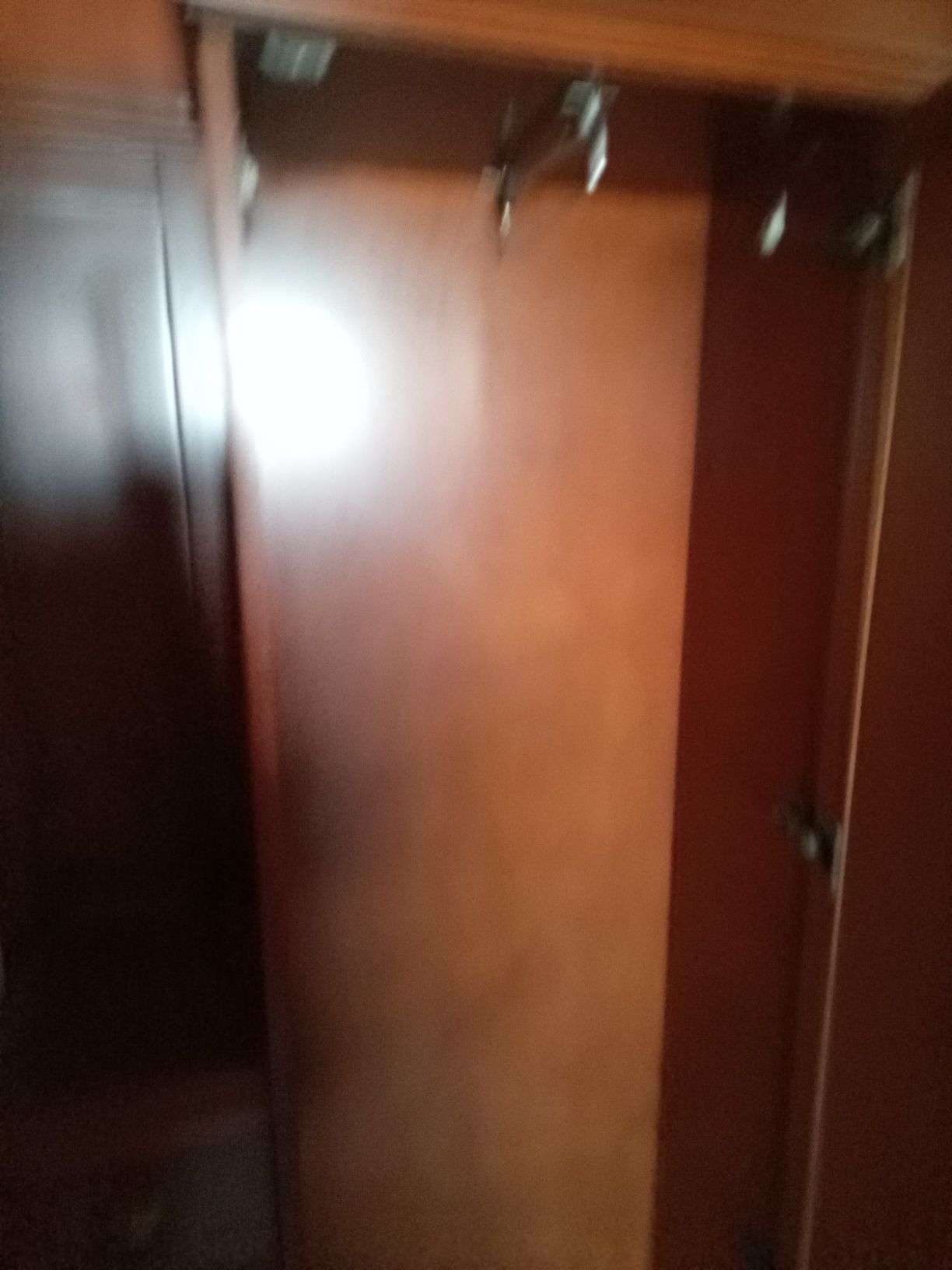 Пролам прихожую красное дерево