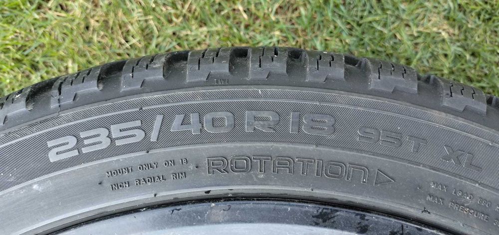 Set anvelope (cauciucuri) iarna Nokian cu tinte (tepi,ghimpi,cuie)