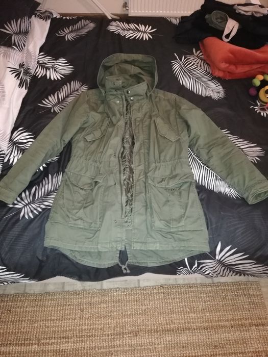 Vând diferite geci, marime M-L