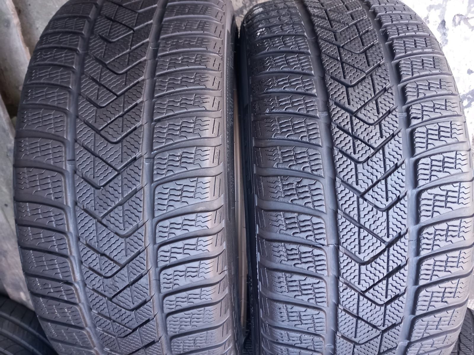 4 anvelope 235/40r19 iarnă marca Pirelli, preț 250 lei bucata