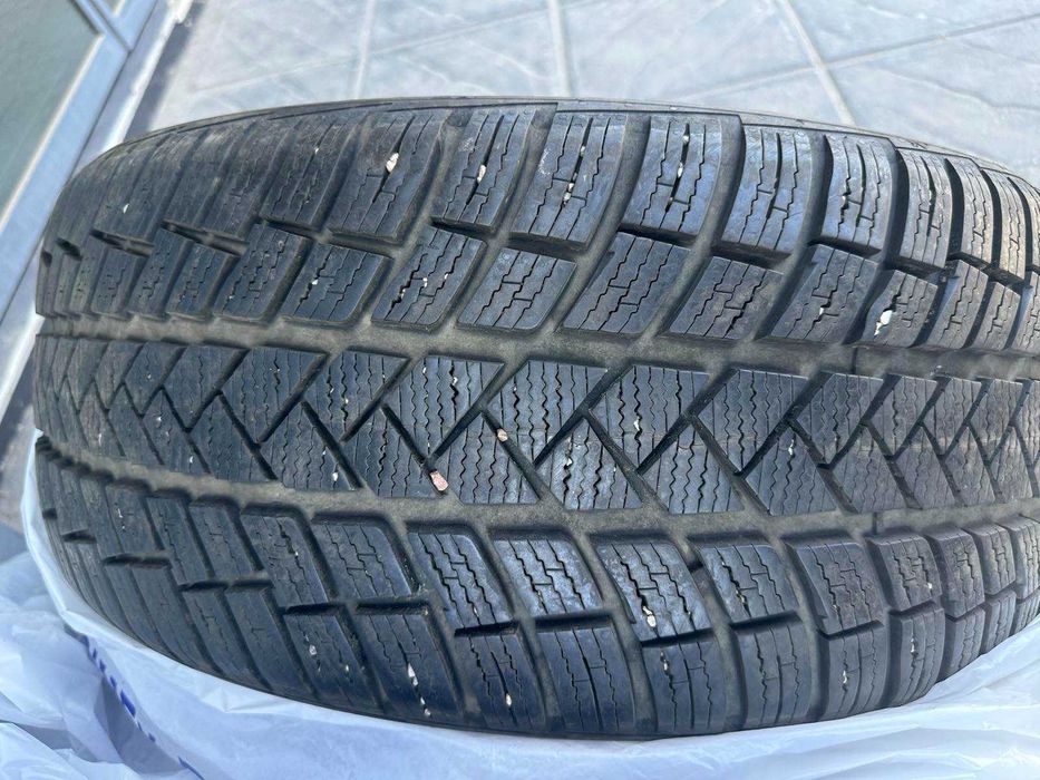 Зимни гуми VREDESTEIN 235/45/R18