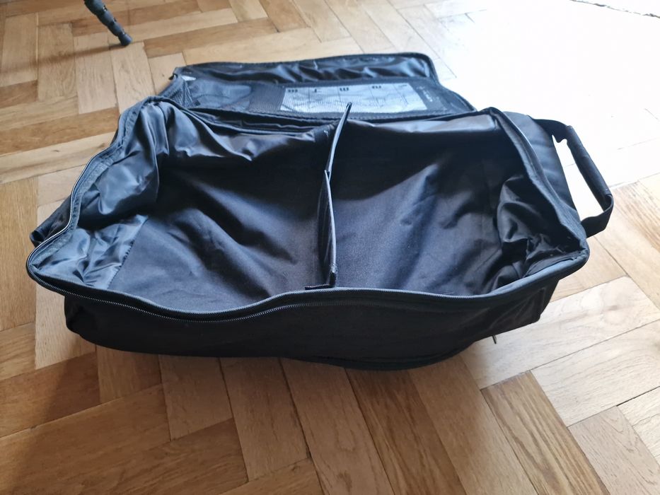 Vând geantă organizator pentru mașină