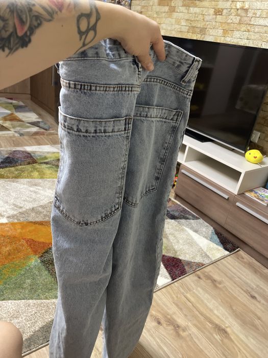 Чисто нови дамски ефектни дънки С/М поскоро М