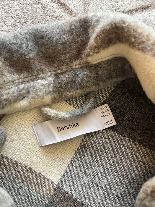 Дамско пухкаво яке Bershka