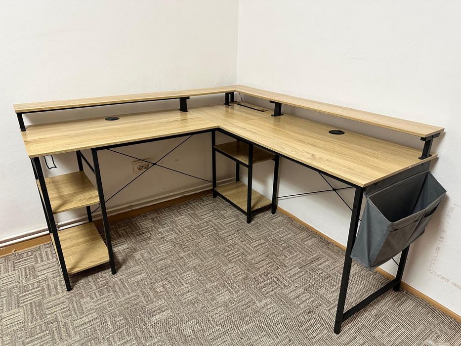 Birou cu leduri ambientale