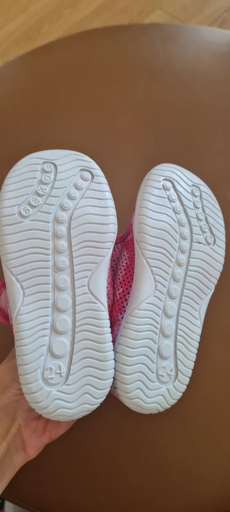 НОВИ Пантофи 21, 22, 23 и 24 н Беко, кецове Adidas 23 н., апрески