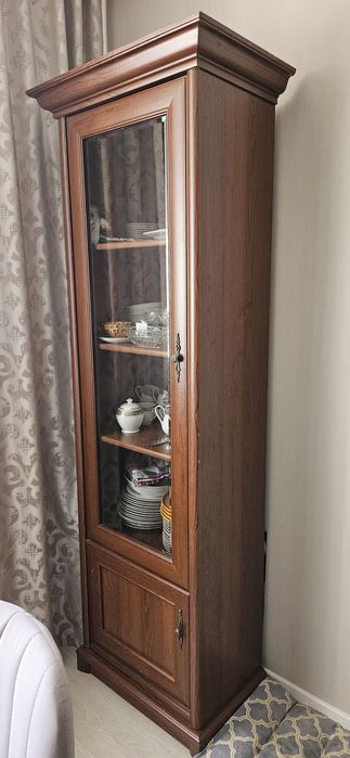 Продам Шкафы ветрину