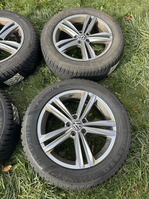 Anvelope iarna 235 55 18,jante R-line originale VW