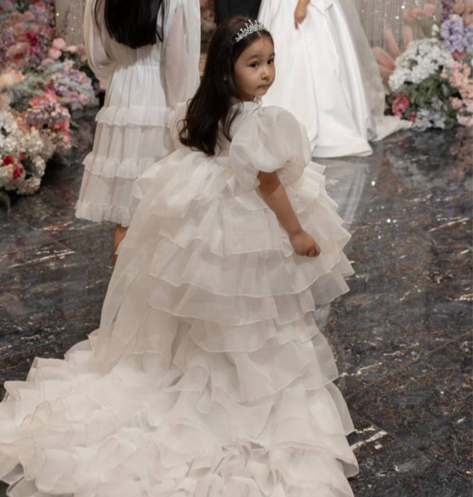 Продается свадебная платья для 4-5 летней девочки