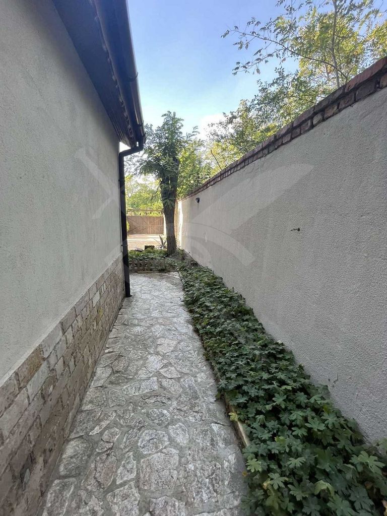 Продава се Къща в Варна, м-т Сотира - 250 кв.м за 1420 €/кв.м - Снимка #10