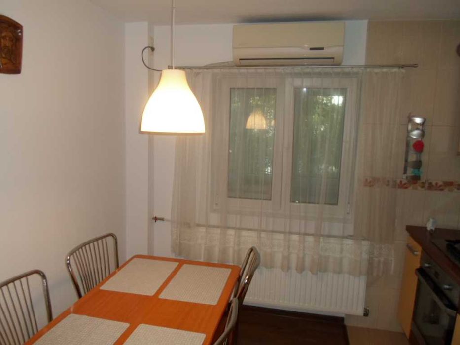 Închiriez urgent apartament cu 2 camere