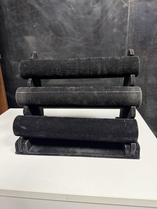 Бюстове и стойки за бижута