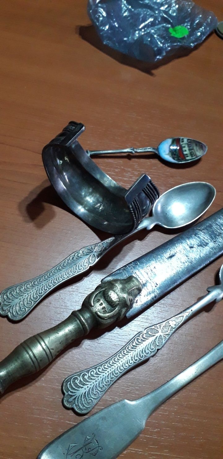 Soba cu rumegus, furculita colier argint, contor curent
