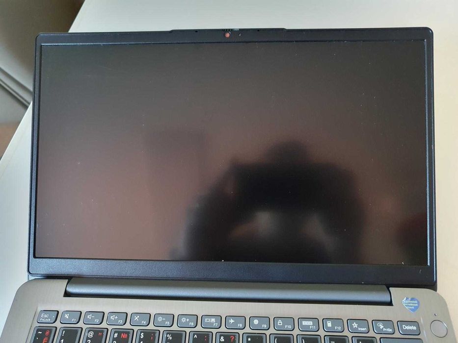Лаптоп Lenovo IdeaPad 3 14ITL6 в много добро състояние.