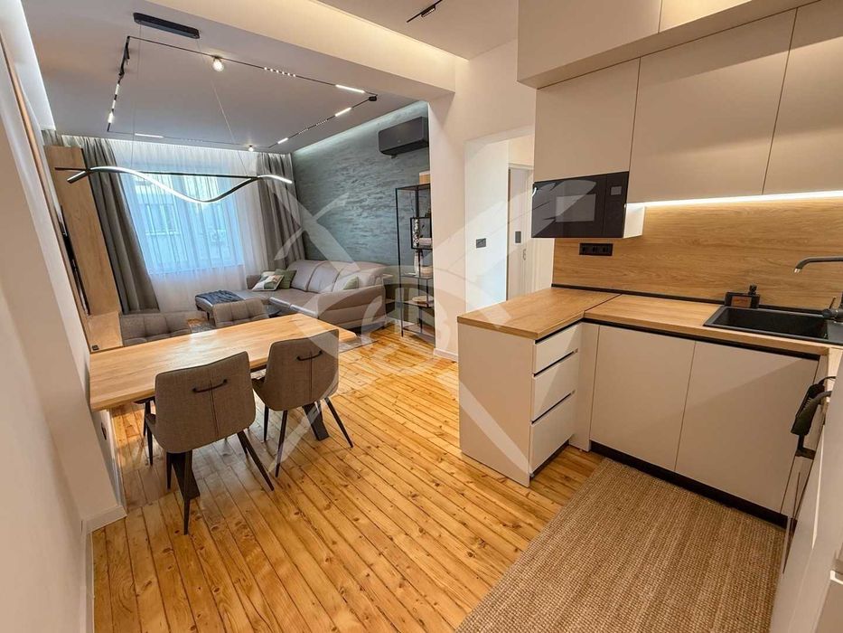 Дава се под наем Четиристаен апартамент в София, Център - 100 кв.м за 1645.77 € - Снимка #2