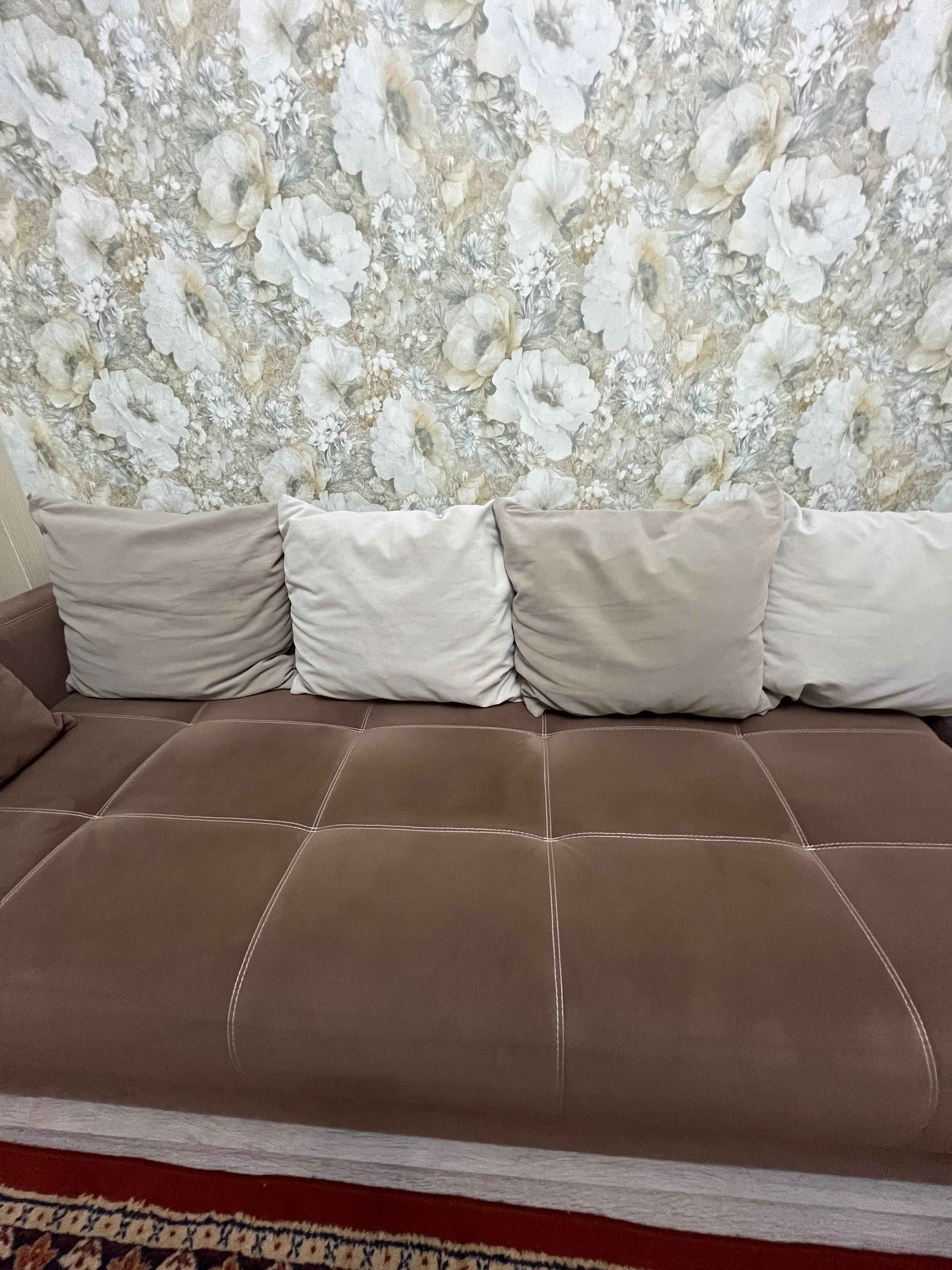 Продам угловой диван большой