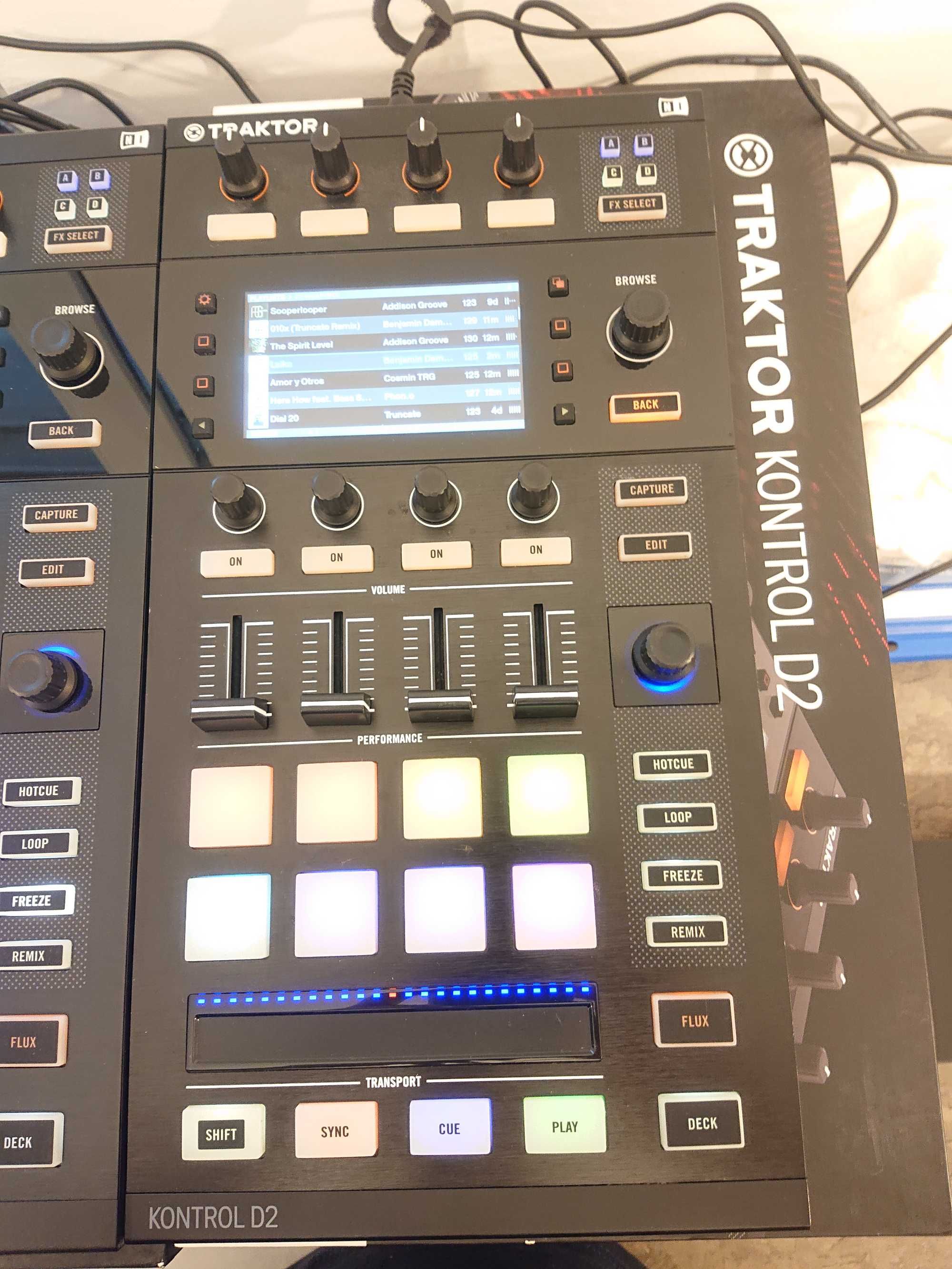 Native Instruments Traktor Kontrol D2 DJ Controller