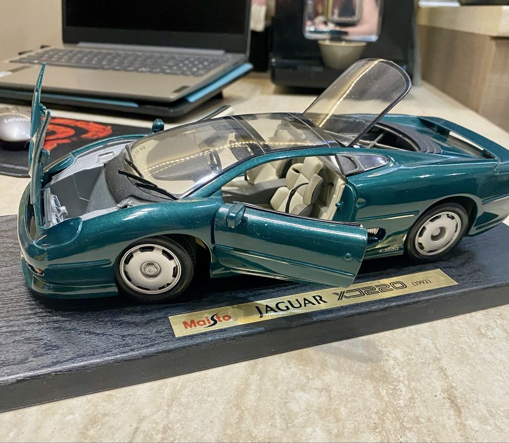 Jaguar XD 220 1992 Maisto, 1:18 размер, дължина 27 см