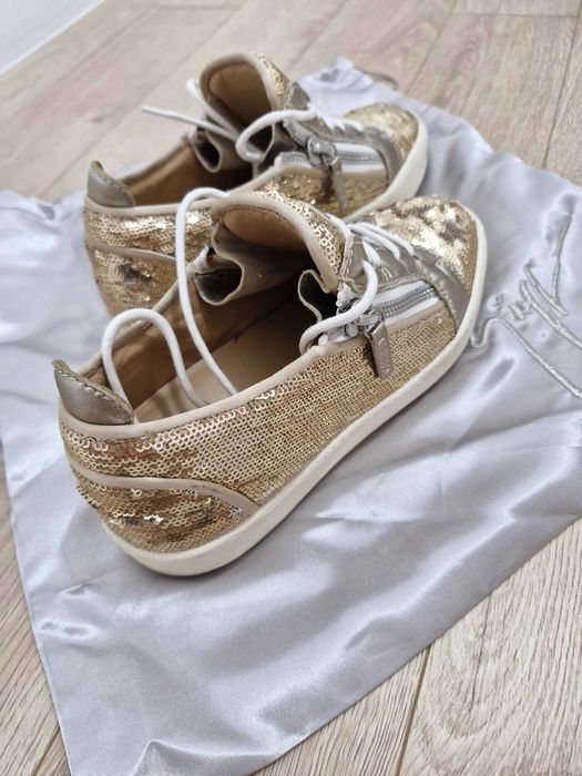 Дамски обувки -кецове