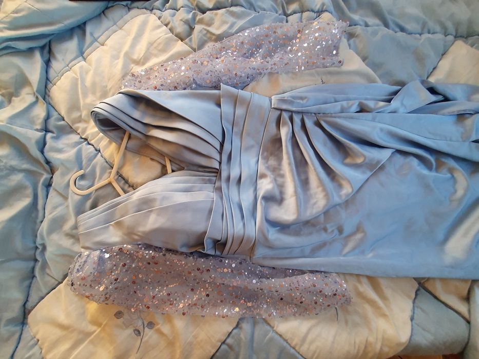 Rochie lungă de ocazie, într-o nuanță superbă de albastru intens