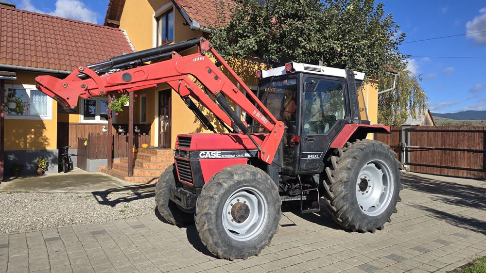 Tractor 4x4 Case 845 XL incarcator frontal international. fiat