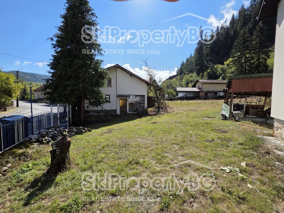 Къща с парцел в село Бели Искър, близо до Боровец!