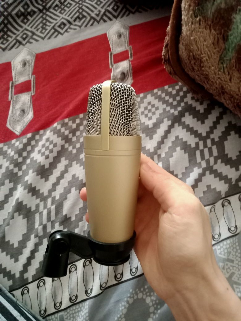 Продам микрофон Behringer C-1U