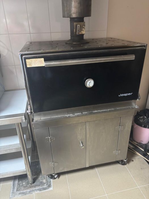 Vand cuptor josper pe carbuni