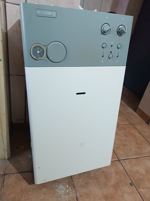 Centrala termica pe gaz Ariston